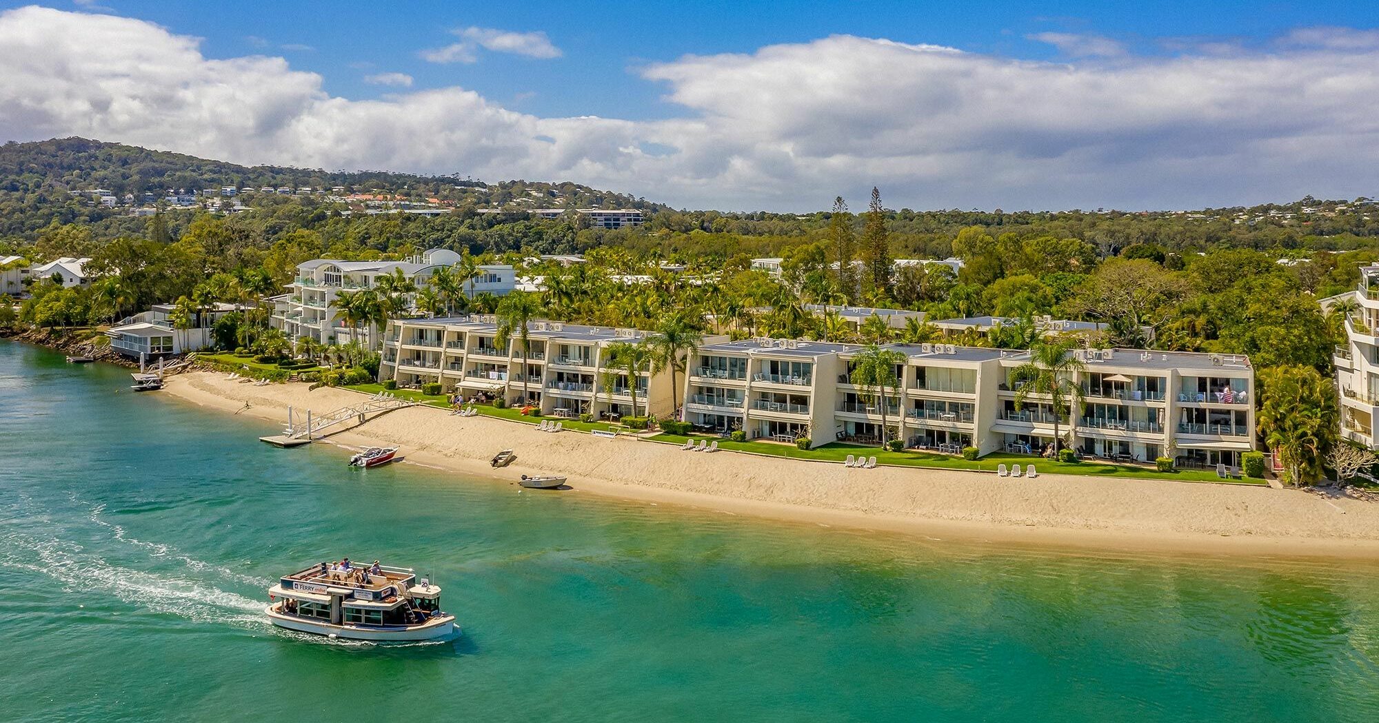 Noosa Harbour Resort - Absolute Beachfront